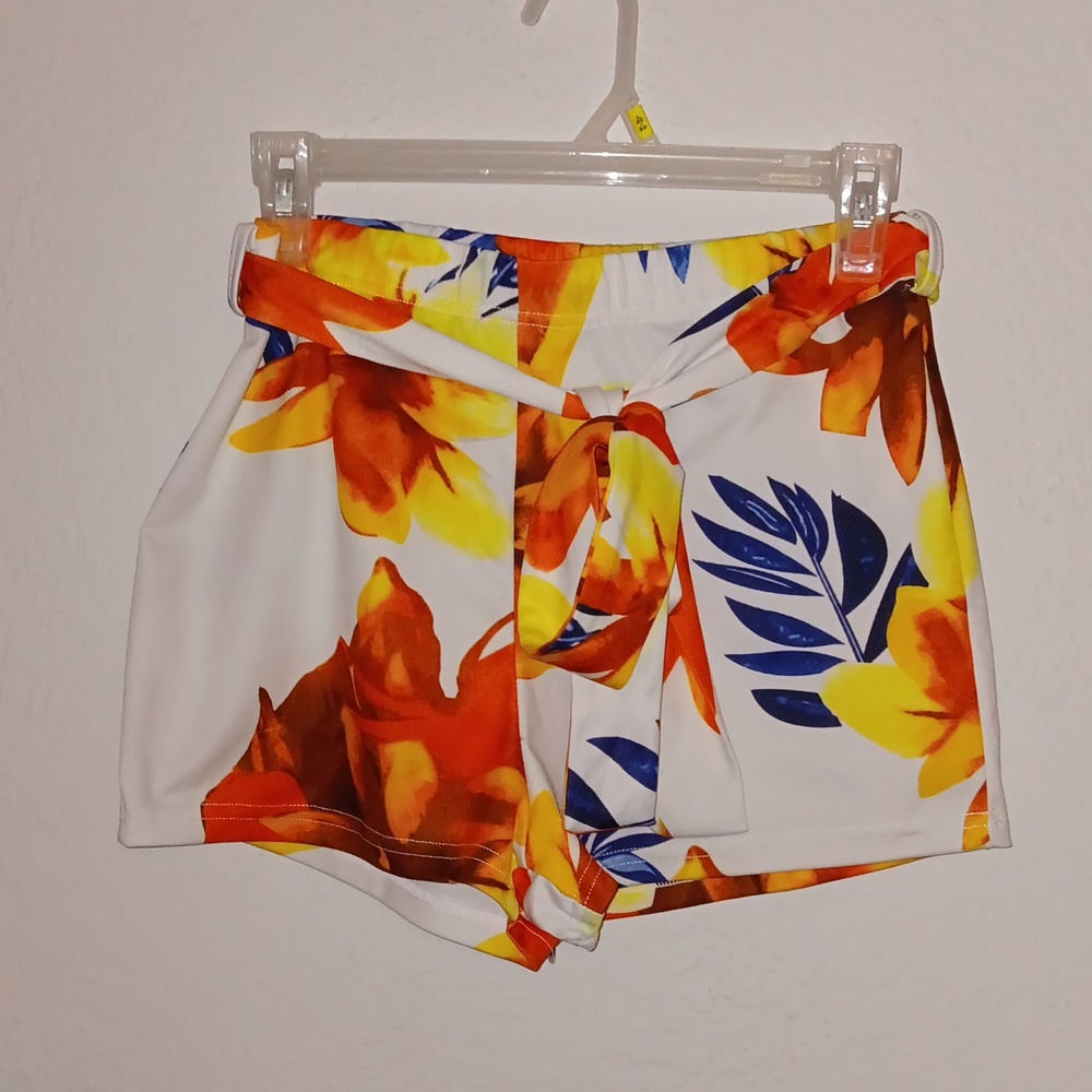 Floral shorts with belt